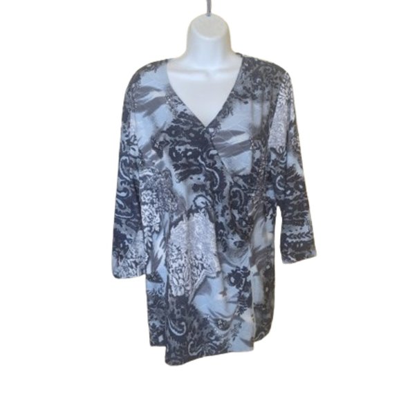 --- Blue and Gray Stretch Top Size 1X - Picture 1 of 3